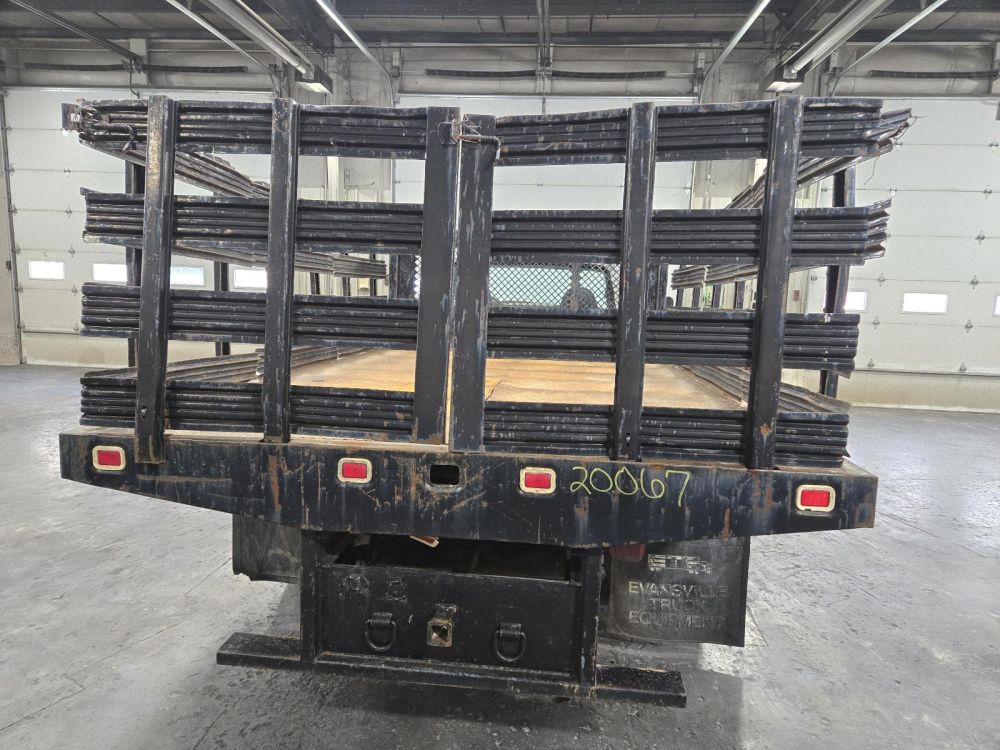1996 DRW CAB & CHASSIS BED - photo 4