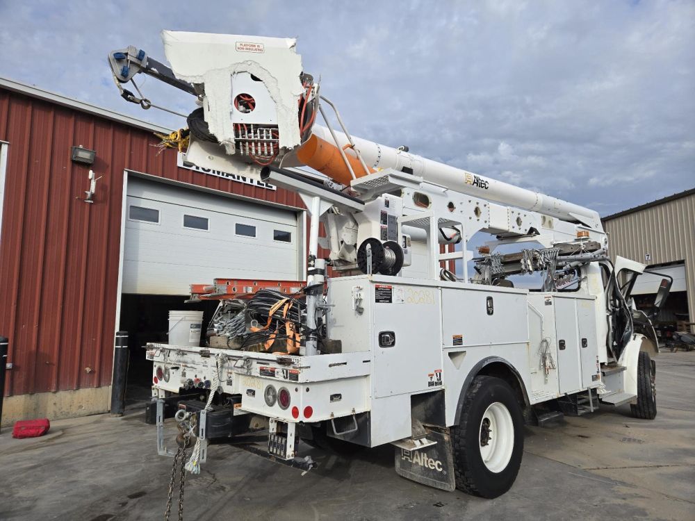 2023 ALTEC UTILITY BODY W/BOOM BUCKET - photo 5