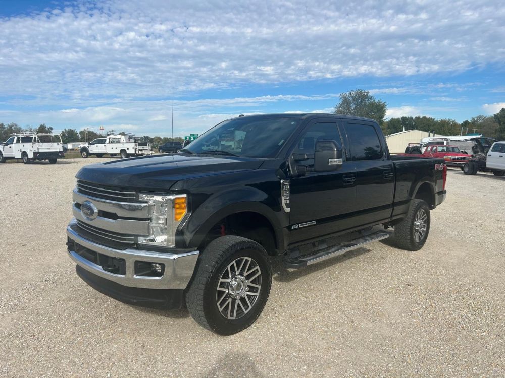 2017 Ford F250SD 6.7L FX4 LARIAT 4X4 - photo 3