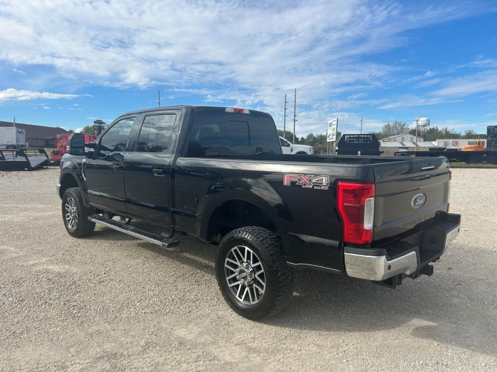 2017 Ford F250SD 6.7L FX4 LARIAT 4X4 - photo 5