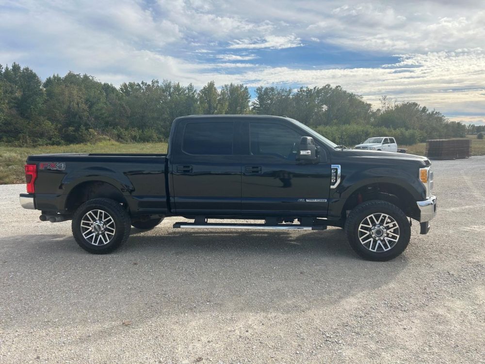 2017 Ford F250SD 6.7L FX4 LARIAT 4X4 - photo 7