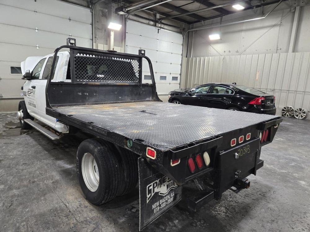 2017 DRW CAB & CHASSIS BED - photo 3
