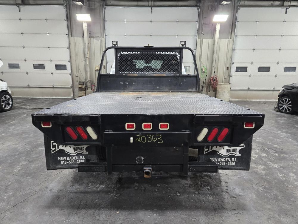 2017 DRW CAB & CHASSIS BED - photo 4