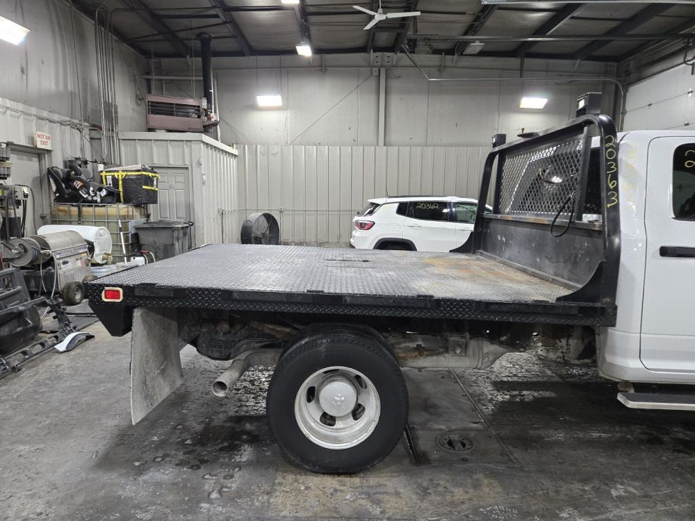 2017 DRW CAB & CHASSIS BED - photo 6