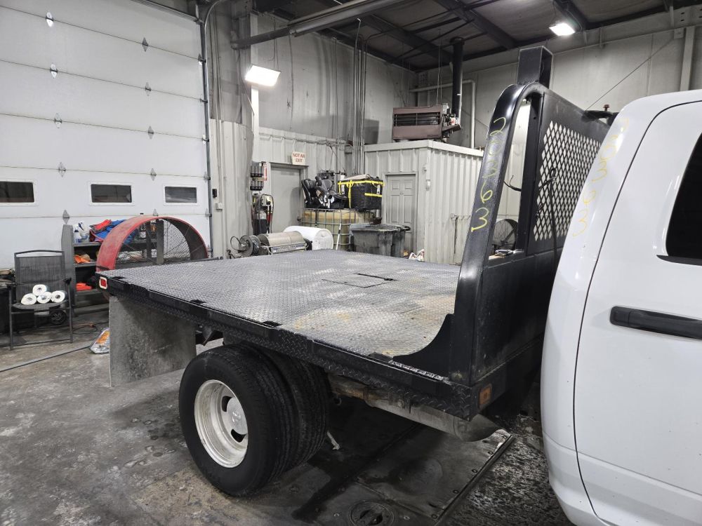 2017 DRW CAB & CHASSIS BED - photo 7