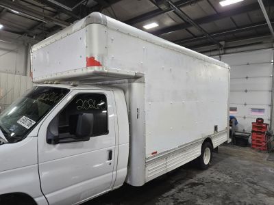 2009  14' UHAL BOX